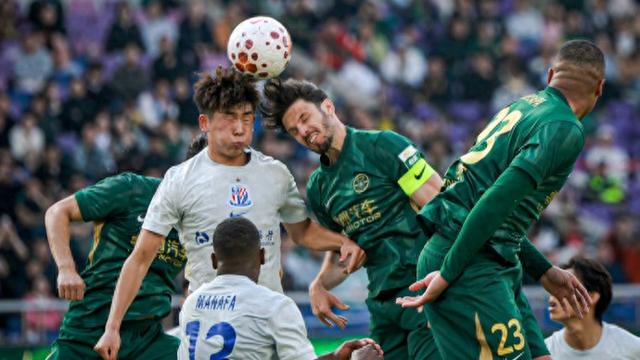 开云-爱游戏-联赛才踢两轮，申花阵容已“面目全非”，斯卢茨基对残阵拼下一分并不满意|上海申花|鲁迪·盖伊|客场|浙江队|上海申花足球俱乐部_新浪体育_新浪新闻